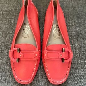 New Salvatore Ferragamo Salmon Pink Leather Flats With Gancini Symbol